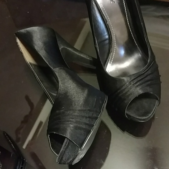 Jacqueline Ferrar black satin platform heels - Picture 5 of 6